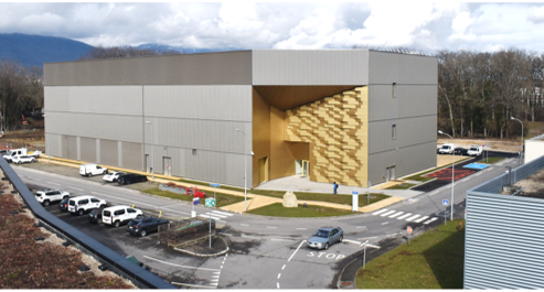 Une image contenant plein air, ciel, nuage, voiture

Description générée automatiquement