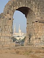 The Emir Abdel-Kader Mosque & University through the Roman Aqueduc